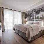 Leni Mountain Aparthotel