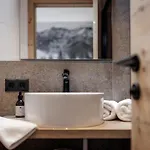 Leni Mountain Aparthotel 4*