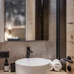 Leni Mountain Aparthotel