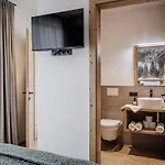 Leni Mountain Aparthotel