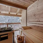 Leni Mountain Aparthotel 4*