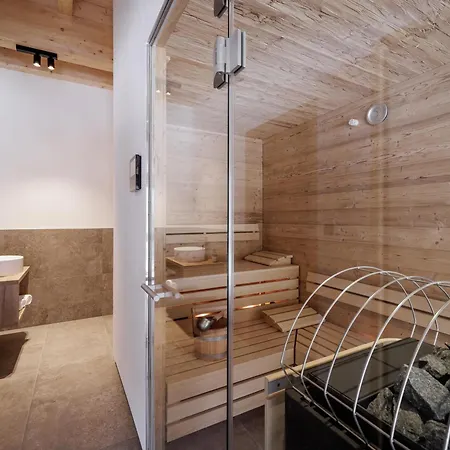 Leni Mountain Apartmanhotel 4*