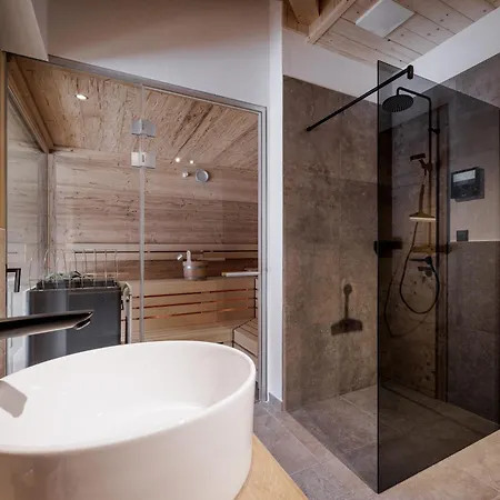 Apartmanhotel Leni Mountain 4*