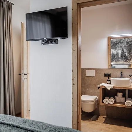 Leni Mountain Apartmanhotel