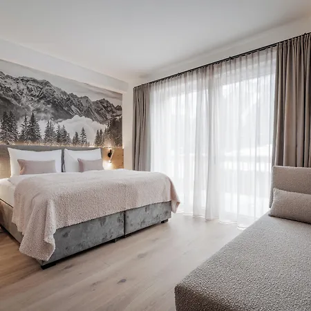 Leni Mountain Aparthotel 4*