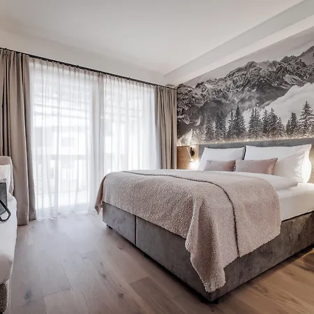 Leni Mountain Aparthotel