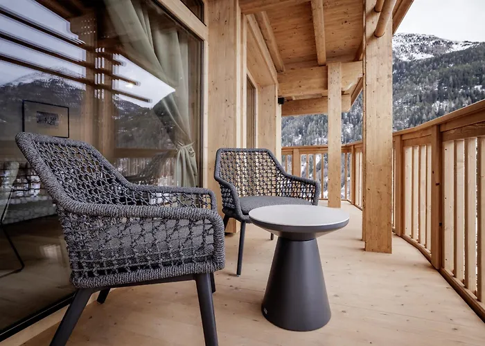 Leni Mountain Aparthotel 4*